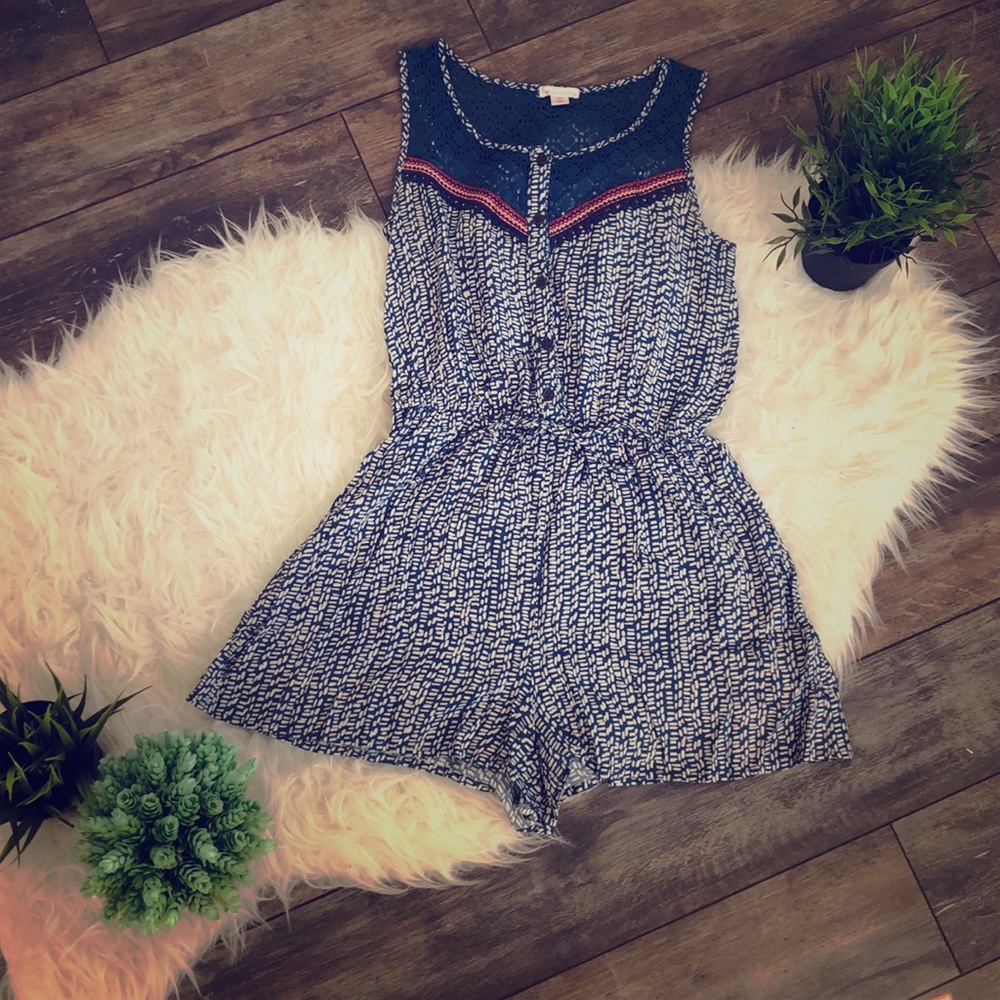 EUC Adorable Xhilaration Romper